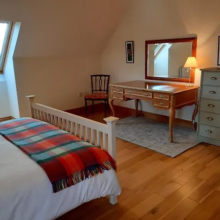 Stone Fronted Detached Just Over 2 Miles From Village בית נופש