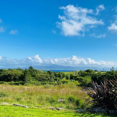 Stone Fronted Detached Just Over 2 Miles From Village * マララニー