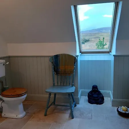 Stone Fronted Detached Just Over 2 Miles From Village בית נופש