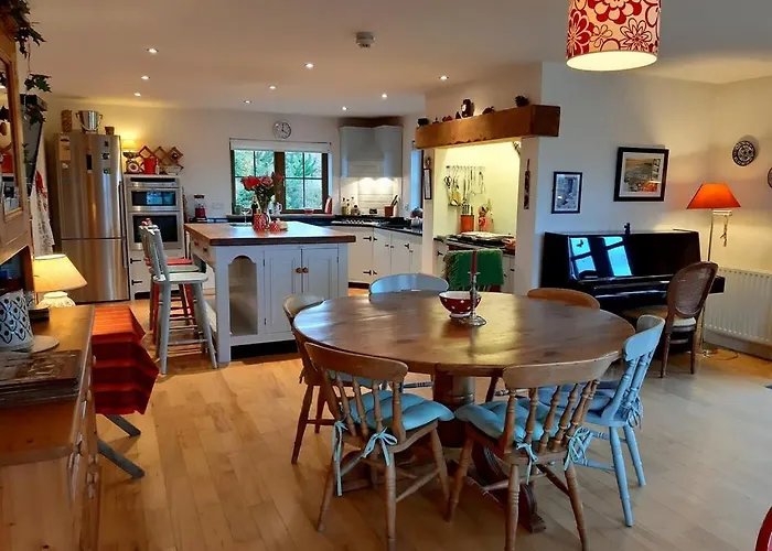 Stone Fronted Detached Just Over 2 Miles From Village 穆尔兰尼